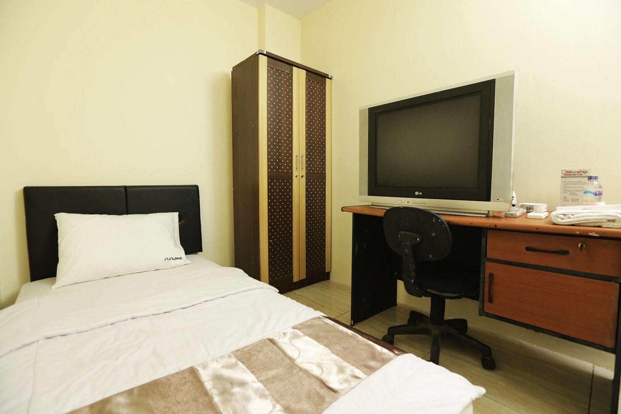 Hotel Ds Colive Siliwangi Semarang Zewnętrze zdjęcie