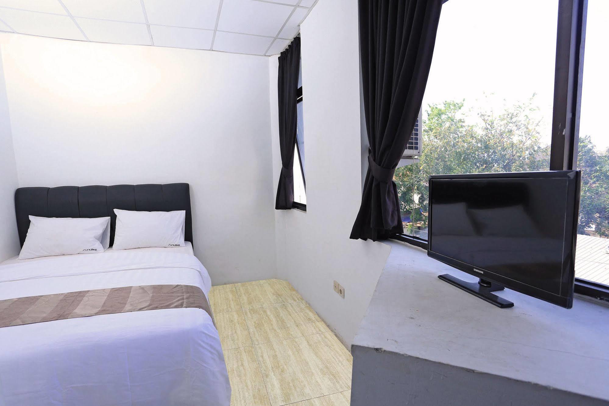 Hotel Ds Colive Siliwangi Semarang Zewnętrze zdjęcie